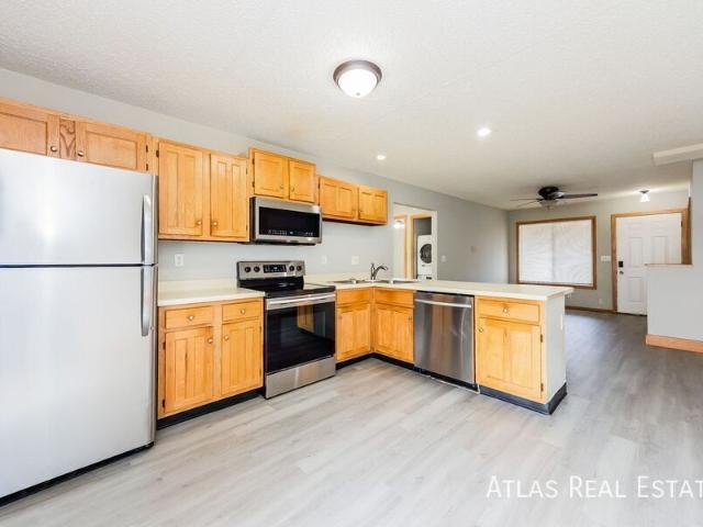 2 BR, 1 BA Apartment 831 Bennett Avenue, Colorado Springs, CO 80909