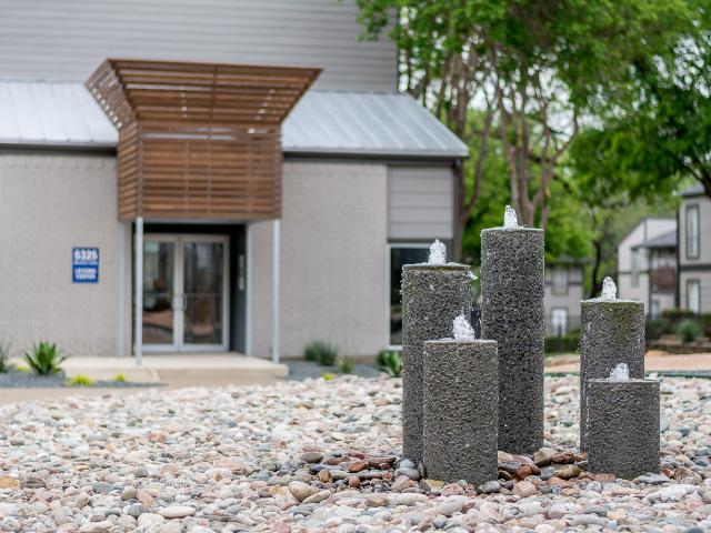 2 BR, 1 BA Apartment 8325 Meadow Road Unit 102, Dallas, TX 75231