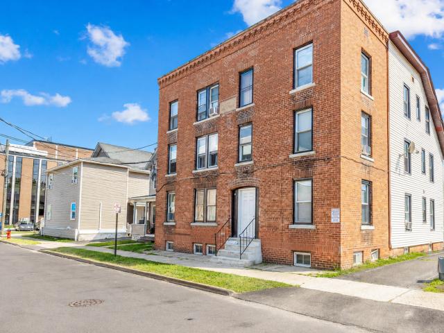 2 BR, 1 BA Apartment 83 Meadow St 3E, Bristol, CT 06010