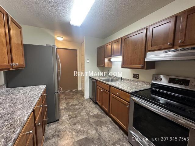 2 BR, 1 BA Apartment 8e Longrale Park, Bangor, ME 04401