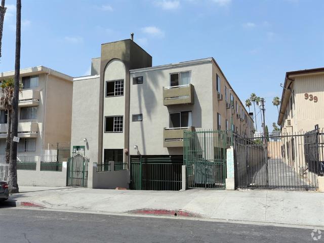 2 BR, 1 BA Apartment 943 Elden Avenue Unit 204, Los Angeles, CA 90006