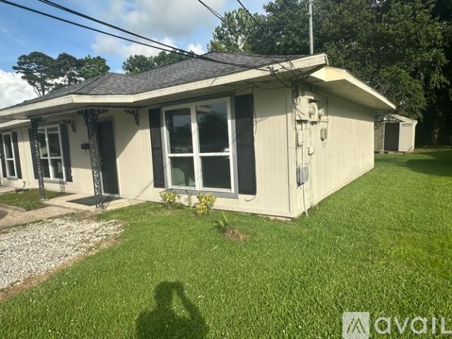 2 BR, 1 BA Apartment 940 Robbie Street, Unit A, Denham Springs, LA 70726