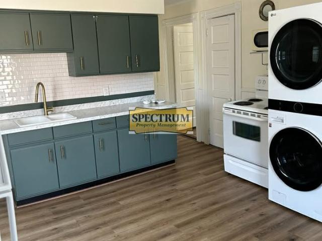 2 BR, 1 BA Apartment 945 Lisbon St, Lewiston, ME 04240