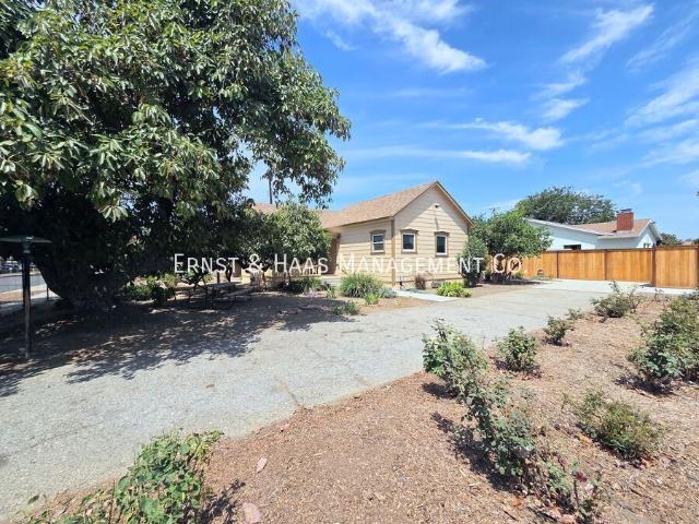 2 BR, 1 BA Apartment 9497 Foster Rd, Downey, CA 90242