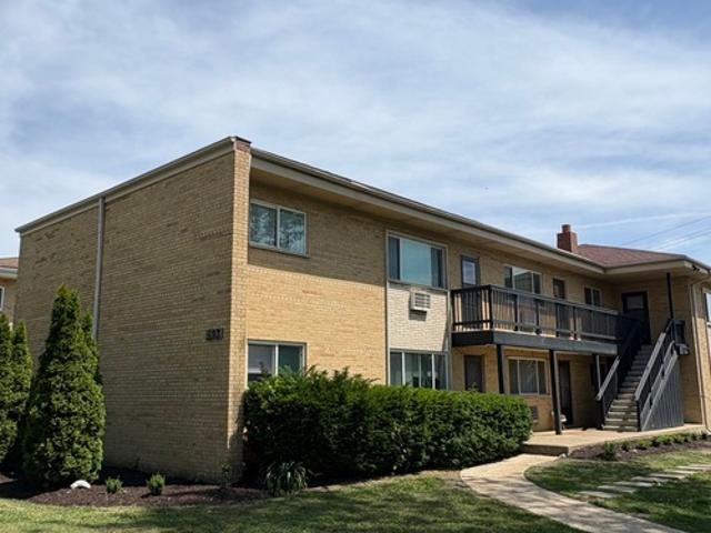 2 BR, 1 BA Apartment 953 Park Plaza, Unit 4, Glen Ellyn, IL 60137