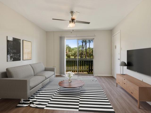 2 BR, 1 BA Apartment 950 South Foster Drive Unit 4, Baton Rouge, LA 70806