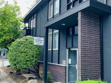 2 BR, 1 BA Apartment 9511 Roosevelt Way NE, Seattle, WA 98115
