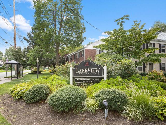 2 BR, 1 BA Apartment 96 E Lakeview Avenue Unit 2 beds, 1 bath, $2890, Leonia, NJ 07605