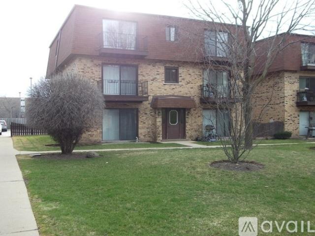 2 BR, 1 BA Apartment 9717 Bianco Terrace, Unit E, Des Plaines, IL 60016