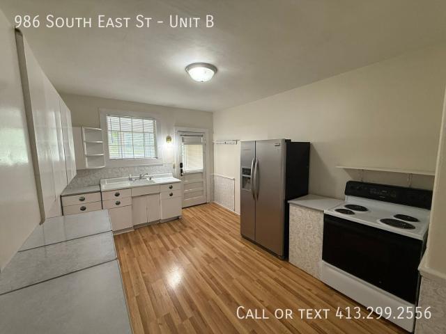 2 BR, 1 BA Apartment 986 South East St, Amherst, MA 01002