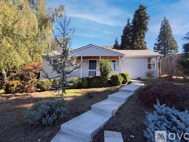 2 BR, 1 BA Apartment 9885 SE 38th Ave, Portland, OR 97222