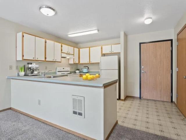 2 BR, 1 BA Apartment 9910 Northeast Glisan Street Unit 311, Portland, OR 97220