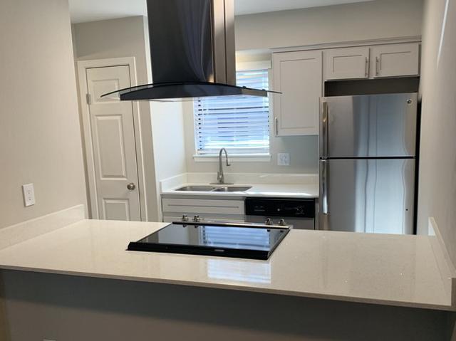 2 BR, 1 BA Apartment 9925 St James Ln, Dallas, TX 75238