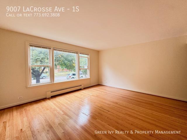 2 BR, 1 BA Apartment 9007 LaCrosse Ave, Skokie, IL 60077