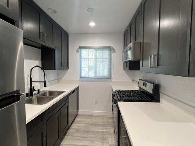 2 BR, 1 BA Apartment 900 W College St, Unit 5, Los Angeles, CA 90012