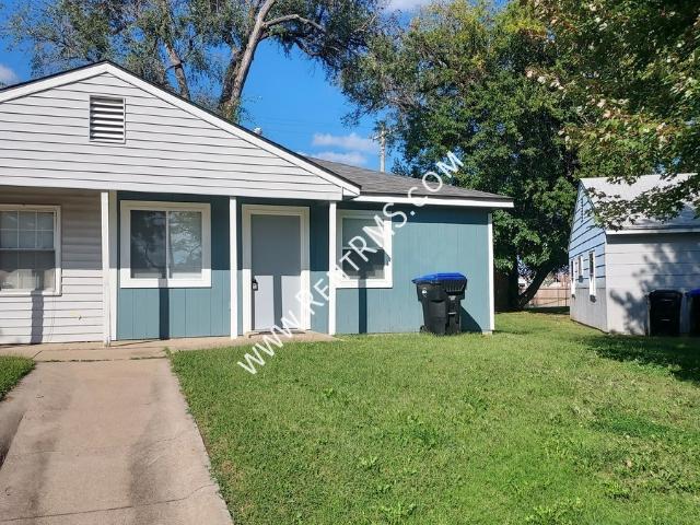 2 BR, 1 BA Apartment 904 SW 33rd St, Topeka, KS 66611