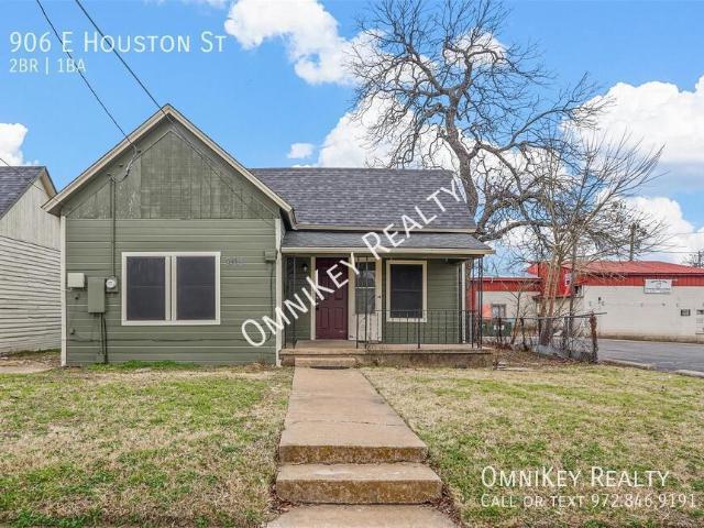 2 BR, 1 BA Apartment 906 E Houston St, Sherman, TX 75090