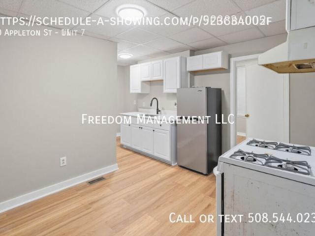 2 BR, 1 BA Apartment 90 Appleton St, Lowell, MA 01852