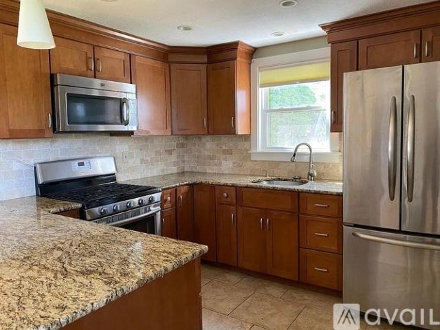 2 BR, 1 BA Apartment 90 River Road, Manchester, NH 03104