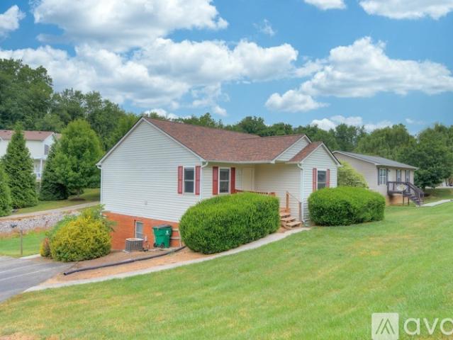 2 BR, 1 BA Apartment 913 Giles Rd, Unit 913, Blacksburg, VA 24060