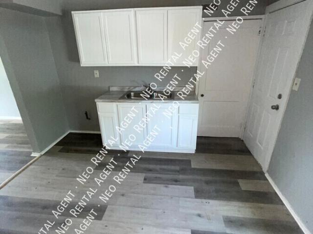 2 BR, 1 BA Apartment 910 N Central Dr, Lorain, OH 44052