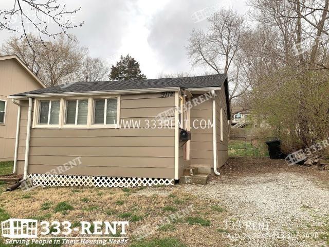 2 BR, 1 BA Apartment 9112 McGee St, Kansas City, MO 64114