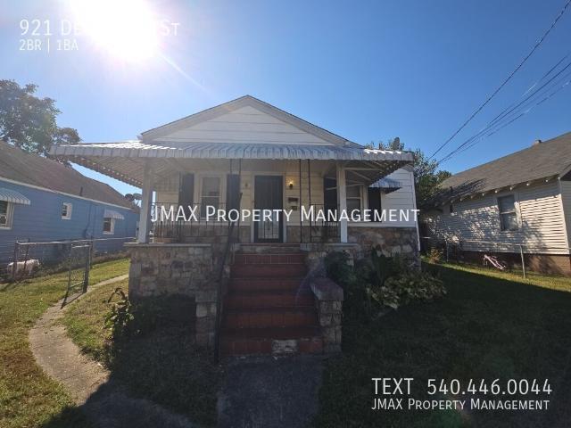 2 BR, 1 BA Apartment 921 Delaware St, Salem, VA 24153