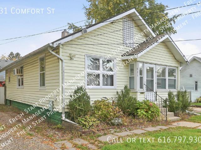 2 BR, 1 BA Apartment 931 Comfort St, Lansing, MI 48915