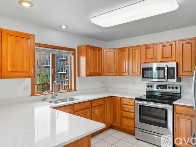 2 BR, 2.5 BA Apartment 10 Redtail Ct, Coralville, IA 52241