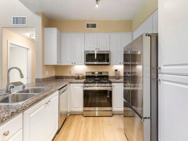 2 BR, 2.5 BA Apartment 1137 North Central Avenue Unit 014 1410, Glendale, CA 91202
