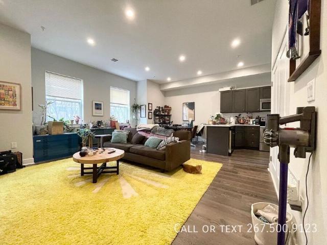 2 BR, 2.5 BA Apartment 1229 N Franklin St, Philadelphia, PA 19122