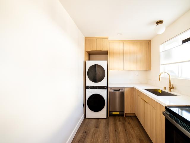 2 BR, 2.5 BA Apartment 1346 S Dunsmuir Ave, Los Angeles, CA 90019