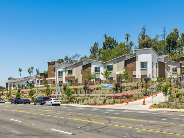 2 BR, 2.5 BA Apartment 1466 Canyon Ct, Vista, CA 92084