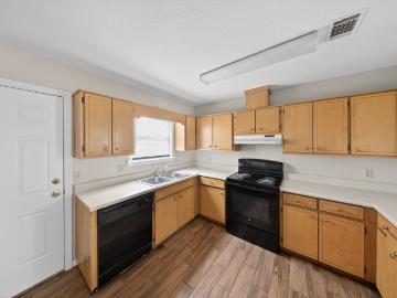 2 BR, 2.5 BA Apartment 1469 Green St, Valdosta, GA 31601