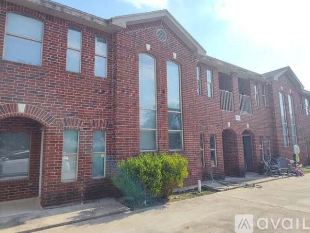 2 BR, 2.5 BA Apartment 1409 West Kiwi Avenue, Unit 2, Pharr, TX 78577