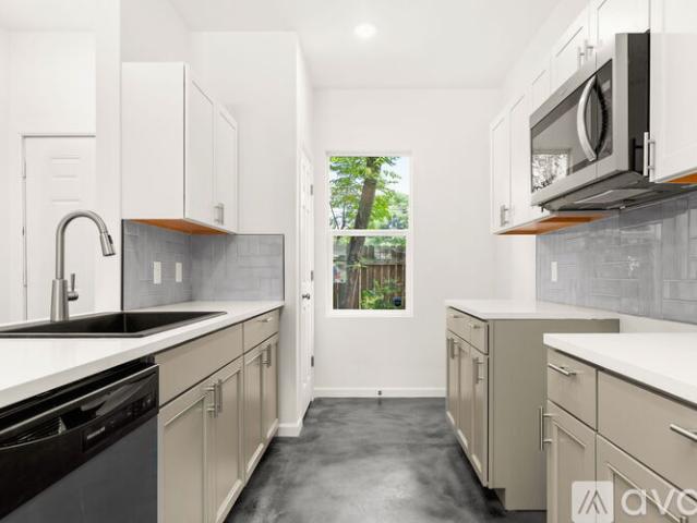 2 BR, 2.5 BA Apartment 1835 Dawson St, Unit 102, San Antonio, TX 78202