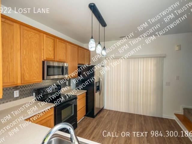 2 BR, 2.5 BA Apartment 1922 Lost Lane, Raleigh, NC 27603