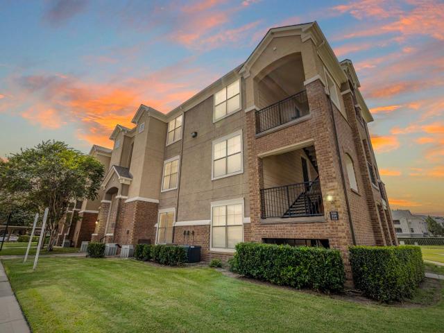 2 BR, 2.5 BA Apartment 2450 Oak Hill Cir Unit 1111, Fort Worth, TX 76109