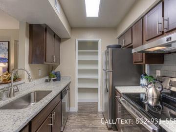 2 BR, 2.5 BA Apartment 2701 Briarpark Dr, Houston, TX 77042