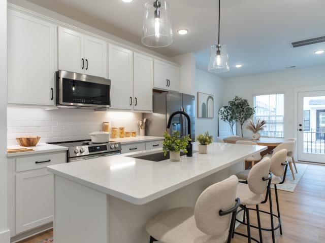 2 BR, 2.5 BA Apartment 2701 Rozzelles Ferry Road Unit 2729, Charlotte, NC 28208