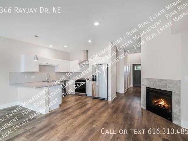 2 BR, 2.5 BA Apartment 3346 Rayjay Dr. NE, Grand Rapids, MI 49525