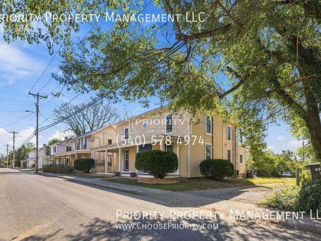 2 BR, 2.5 BA Apartment 381 West Water Street, Harrisonburg, VA 22801