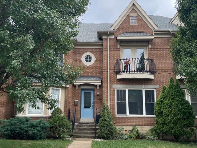 2 BR, 2.5 BA Apartment 4122 Olive St, Saint Louis, MO 63108