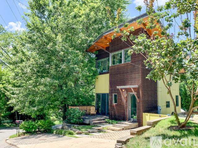 2 BR, 2.5 BA Apartment 413 W Haywood St, Asheville, NC 28801