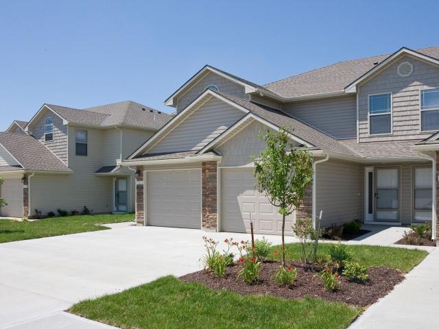 2 BR, 2.5 BA Apartment 4780 N Corrington Ave Unit 7242T, Kansas City, MO 64117