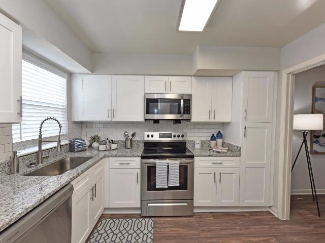 2 BR, 2.5 BA Apartment 6501 Harding Pike Unit J 42, Nashville, TN 37205