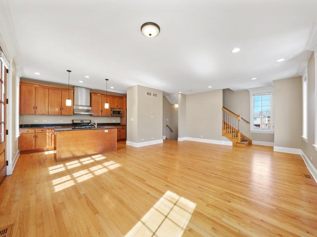 2 BR, 2.5 BA Apartment 825 S La Grange Rd, La Grange, IL 60525