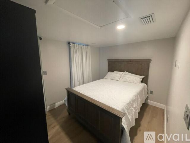 2 BR, 2.5 BA Apartment 8835 West Patterson Street, Tampa, FL 33615