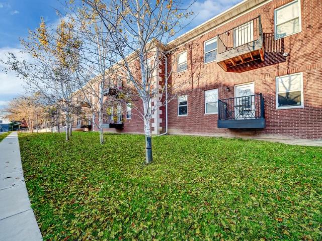 2 BR, 2.5 BA Apartment 915 Harlocke St, Iowa City, IA 52246