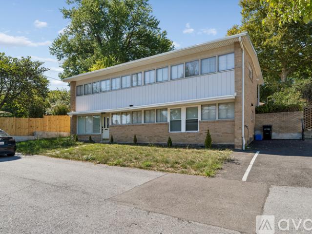 2 BR, 2.5 BA Apartment 9208 Colesville Road, Silver Spring, MD 20910